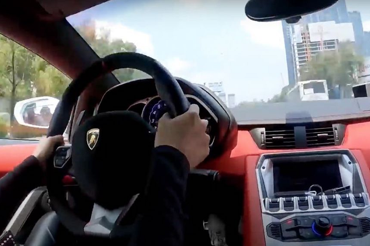 Tiêu dùng & Dư luận - Hotgirl 9X chi tiền 'khủng' mua siêu xe Lamborghini Aventador 'chất' ngang Cường Đô la (Hình 3).