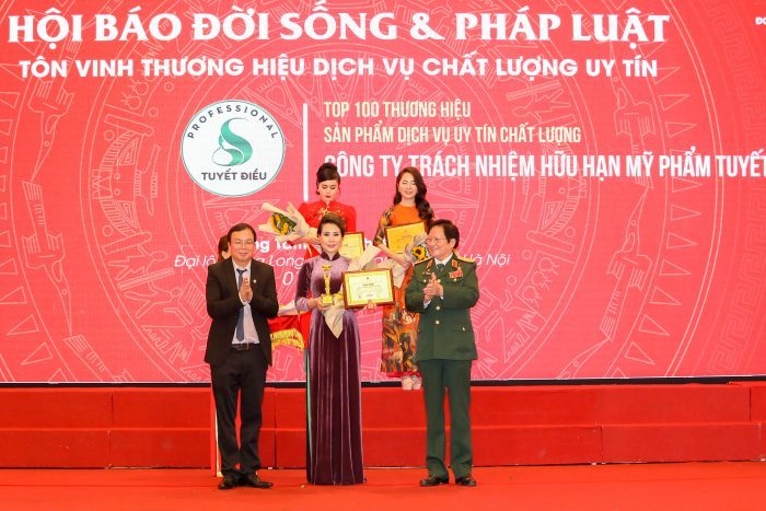 Cần biết - Công ty mỹ phẩm Tuyết Điều nhận giải Top 10 Thương hiệu Sản phẩm Dịch vụ Uy tín Chất lượng