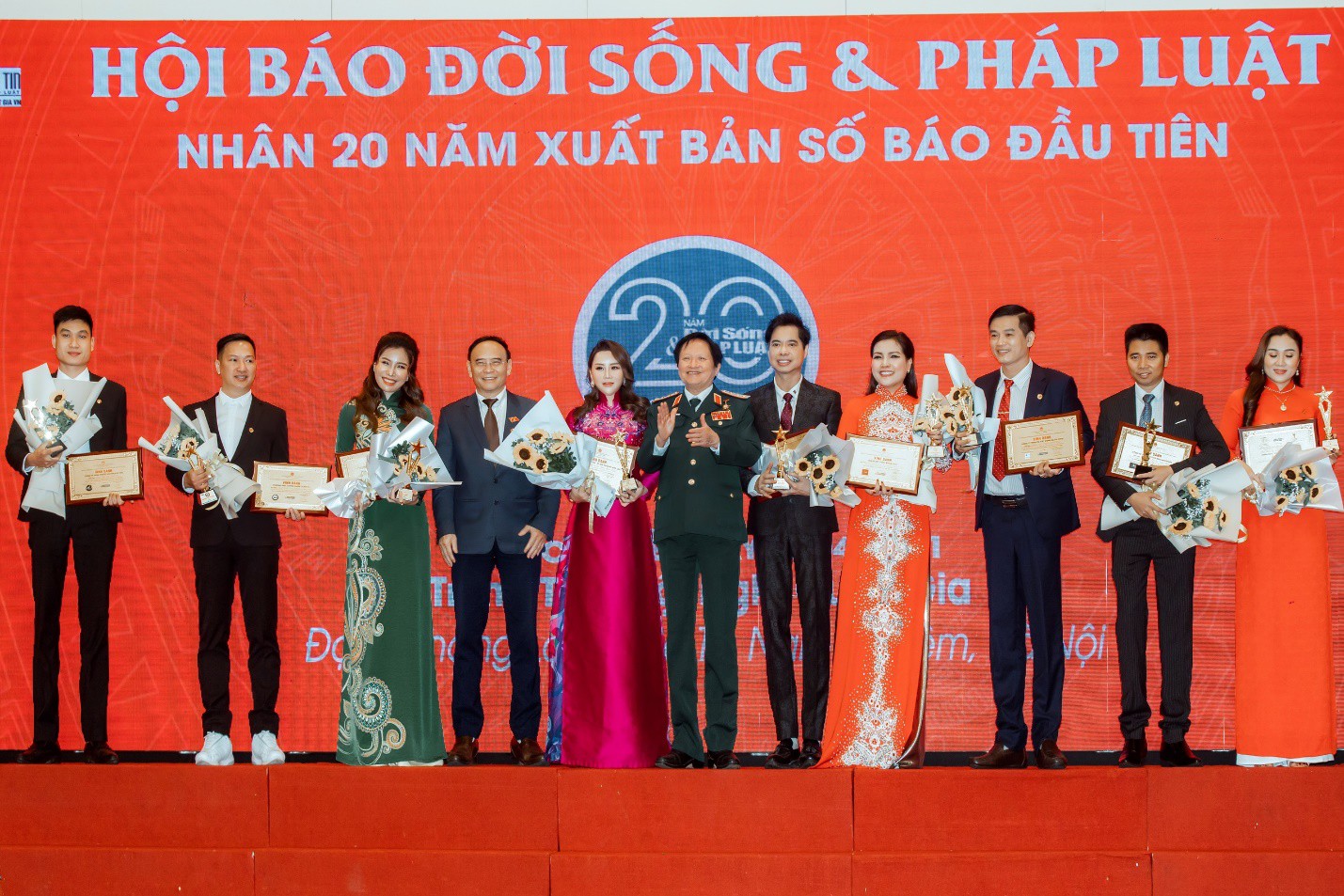 Cần biết - Mỹ viện Thảo Nguyên vinh dự nhận giải thưởng cao quý Top 10 thương hiệu (Hình 4).