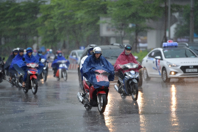 Xã hội - Dự báo thời tiết 20/7/2021: Hà Nội đêm có mưa dông, ngày nắng nóng 