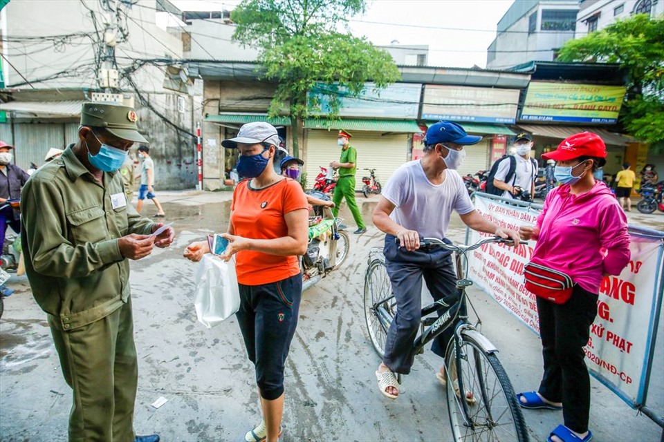 Dân sinh - Hà Nội triển khai phát thẻ đi chợ luân phiên cho người dân (Hình 4).