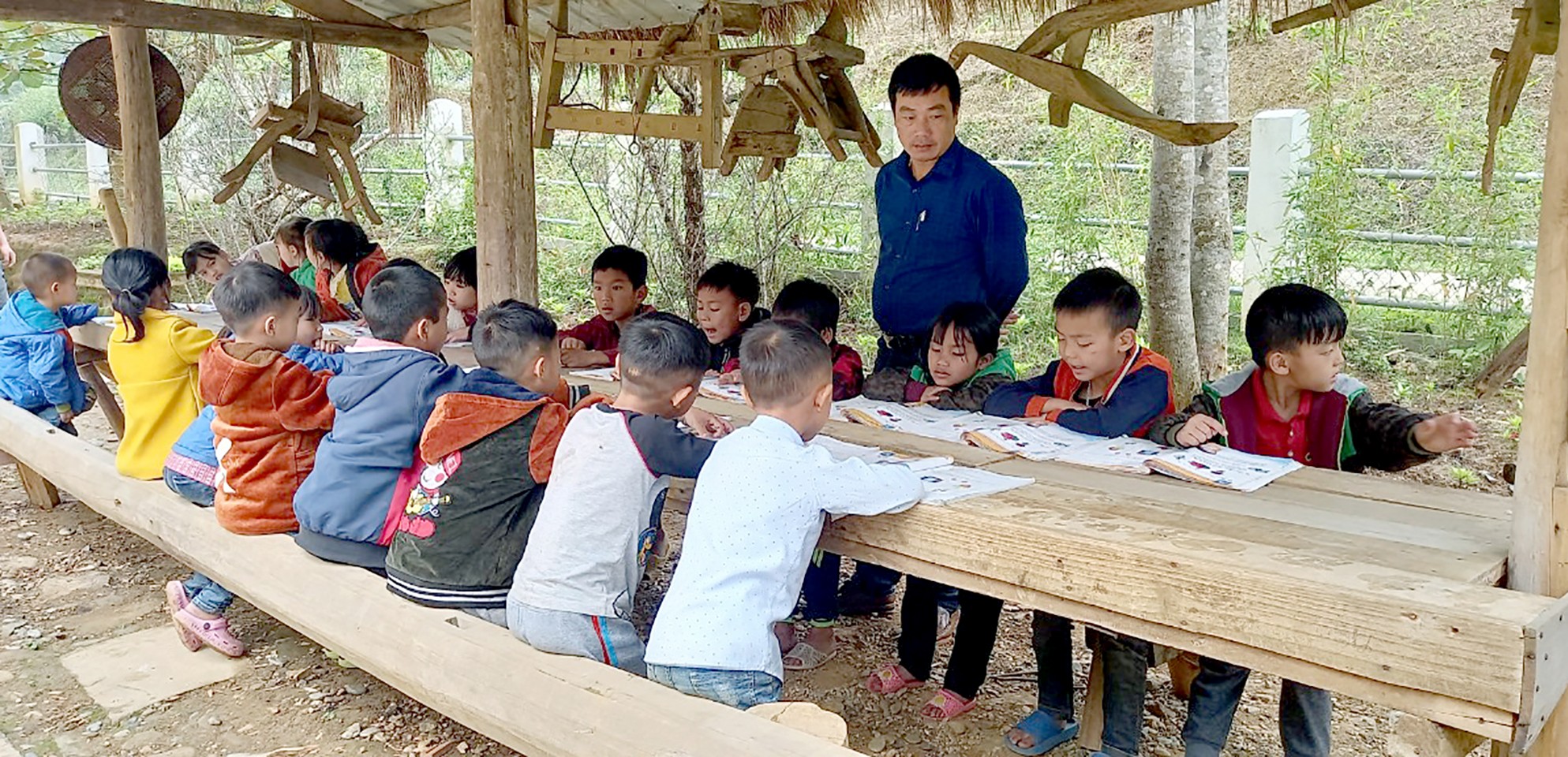 Đời sống - Tuyệt chiêu để học trò yêu trường hơn ở nhà của thầy giáo hơn 20 năm “cắm bản”