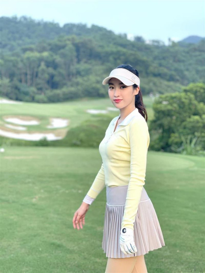 Giải trí - Dàn người đẹp kéo nhau đi đánh golf, mỹ nhân đi nhầm sân chọn được chồng 'như ý' (Hình 6).