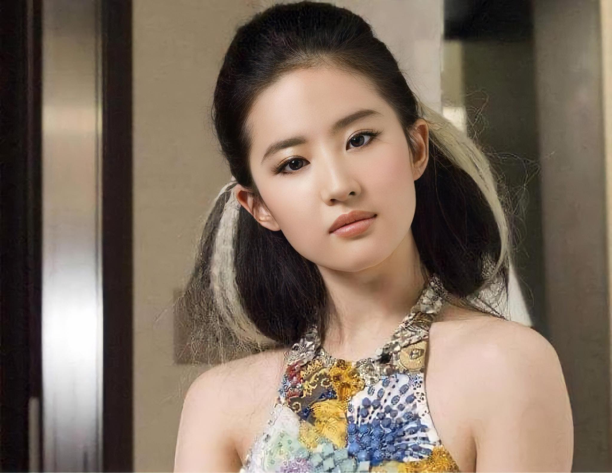 Giải tr&iacute; - Điều &iacute;t ai biết về cuộc sống của 'thần ti&ecirc;n tỷ tỷ' Lưu Diệc Phi  (H&igrave;nh 4).