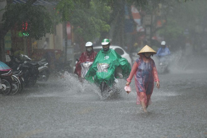 Xã hội - Dự báo thời tiết ngày 30/5/2022: Mưa trút ầm ầm, Bắc Bộ nguy cơ sạt lở