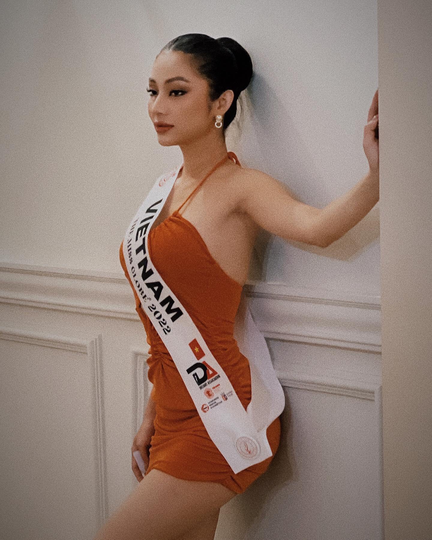 Giải trí - The Miss Globe 2022: Lâm Thu Hồng thất lạc gần 200kg hành lý (Hình 4).