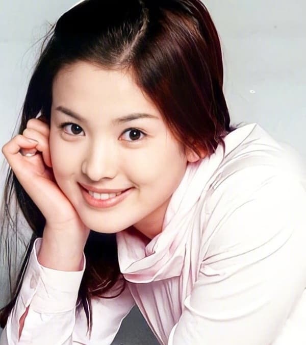 Giải trí - Ngỡ ngàng nhan sắc tuổi đôi mươi của Song Hye Kyo