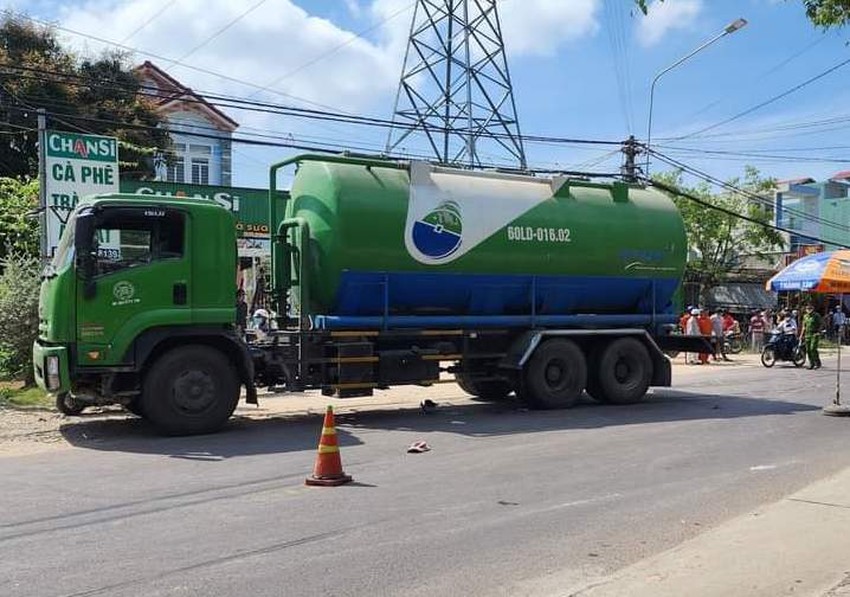 Xã hội - Bản tin 14/2: Đang phơi quần áo, hai chị em bị người lạ dùng súng bắn vào chân (Hình 2).