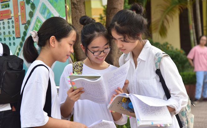 X&atilde; hội - Bản tin 3/4: Trường hợp n&agrave;o được tuyển thẳng v&agrave;o lớp 10?
