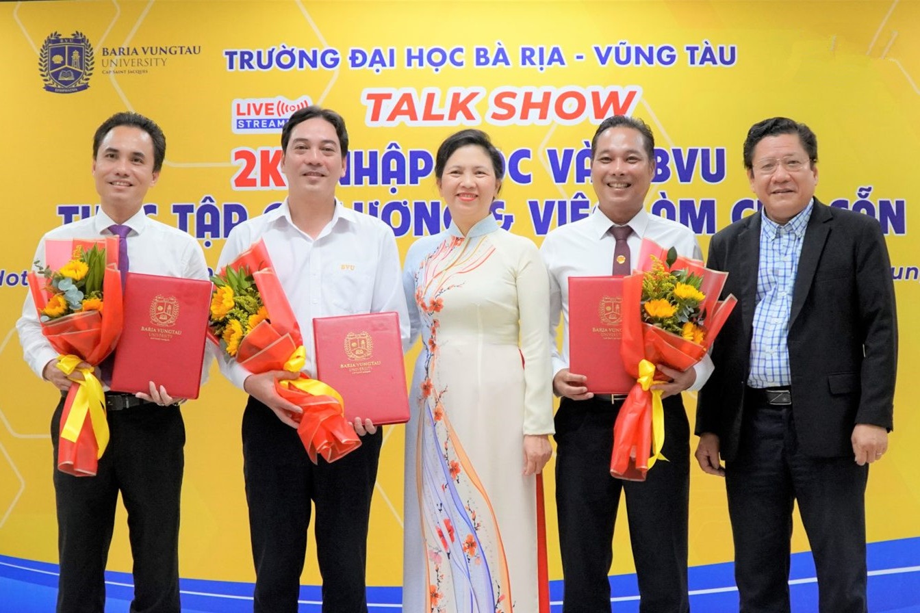 Giải trí - Tiết lộ bất ngờ về em trai tỷ phú kín tiếng học vị tiến sĩ của danh ca Ngọc Sơn 