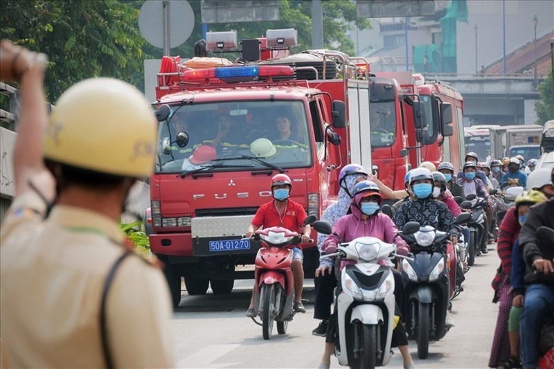 Chính sách - Phạt đến 5 triệu đồng đối với tài xế không nhường đường trong trường hợp này?