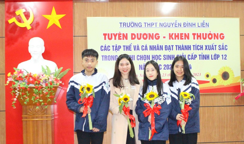 Giáo dục - Chân dung cậu học trò thành công nhờ người truyền lửa (Hình 2).