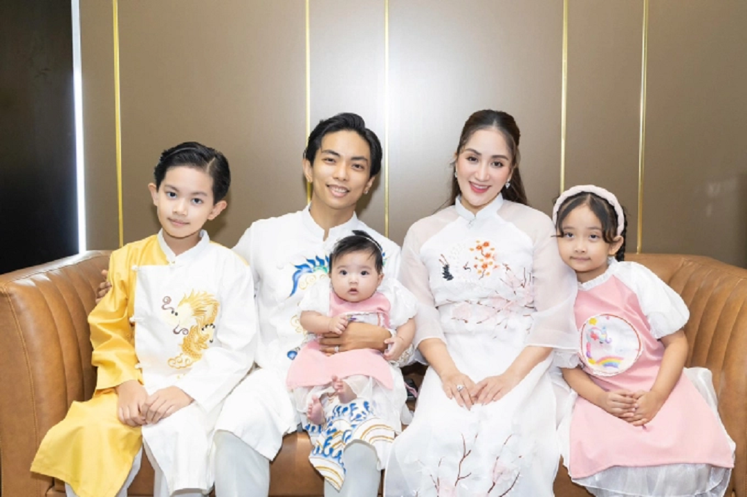 Khánh Thi được chồng trẻ kém 12 tuổi tặng kim cương