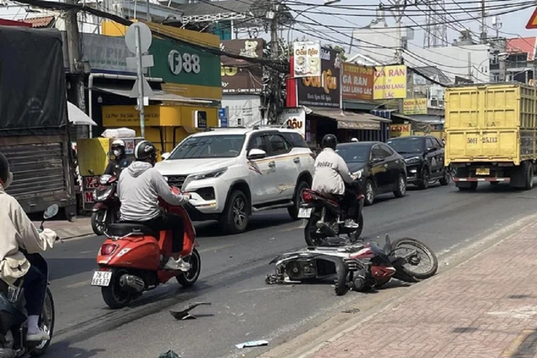 Xã hội - Bản tin 13/4: Người đàn ông đi cấp cứu sau vài phút bị loài động vật vẻ ngoài hiền lành cắn (Hình 3).