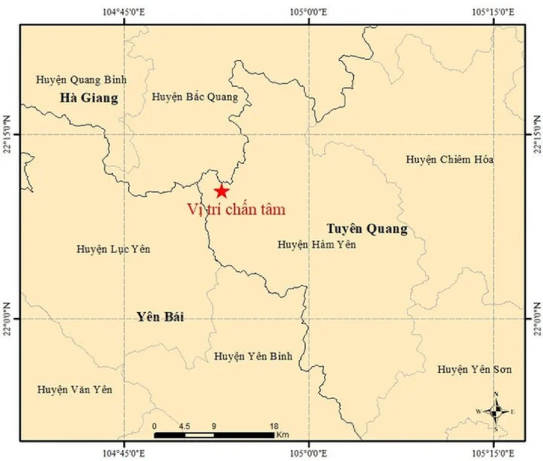 Xã hội - Bản tin 28/4: Xe khách chở 40 công nhân lật nhào trên quốc lộ (Hình 3).