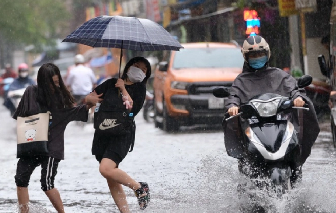 Xã hội - Tin bão mới nhất: Cơn bão đổi hướng đi, suy yếu thành áp thấp nhiệt đới trên đất liền