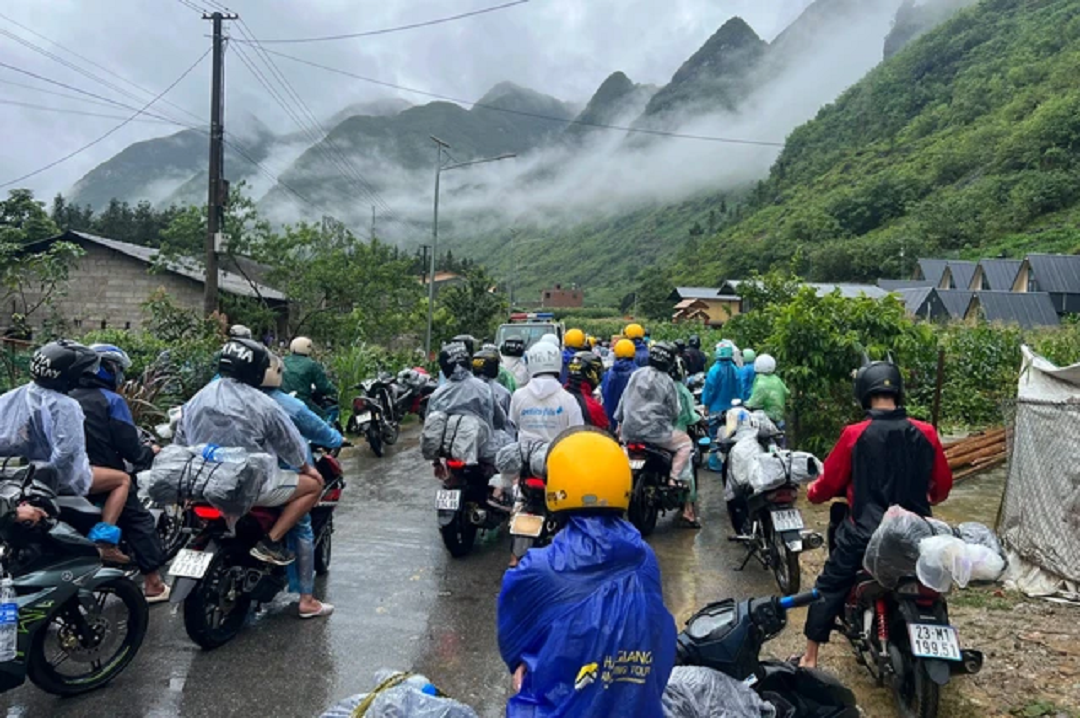 Dân sinh - Hỗ trợ  hàng ngàn du khách và người dân mắc kẹt do mưa lũ ở Hà Giang  (Hình 3).