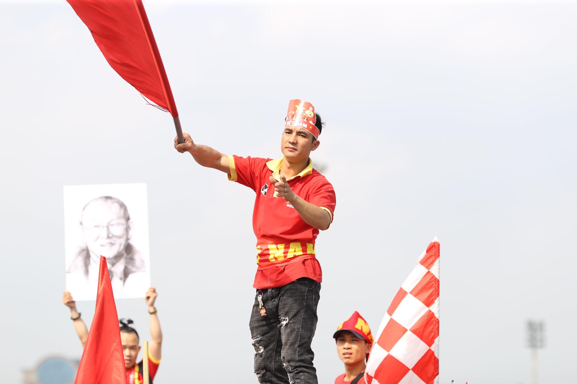Tin nhanh - Trước giờ G trận bán kết Việt Nam - Philippines: Cổ động viên đổ về Mỹ Đình tiếp lửa (Hình 6).