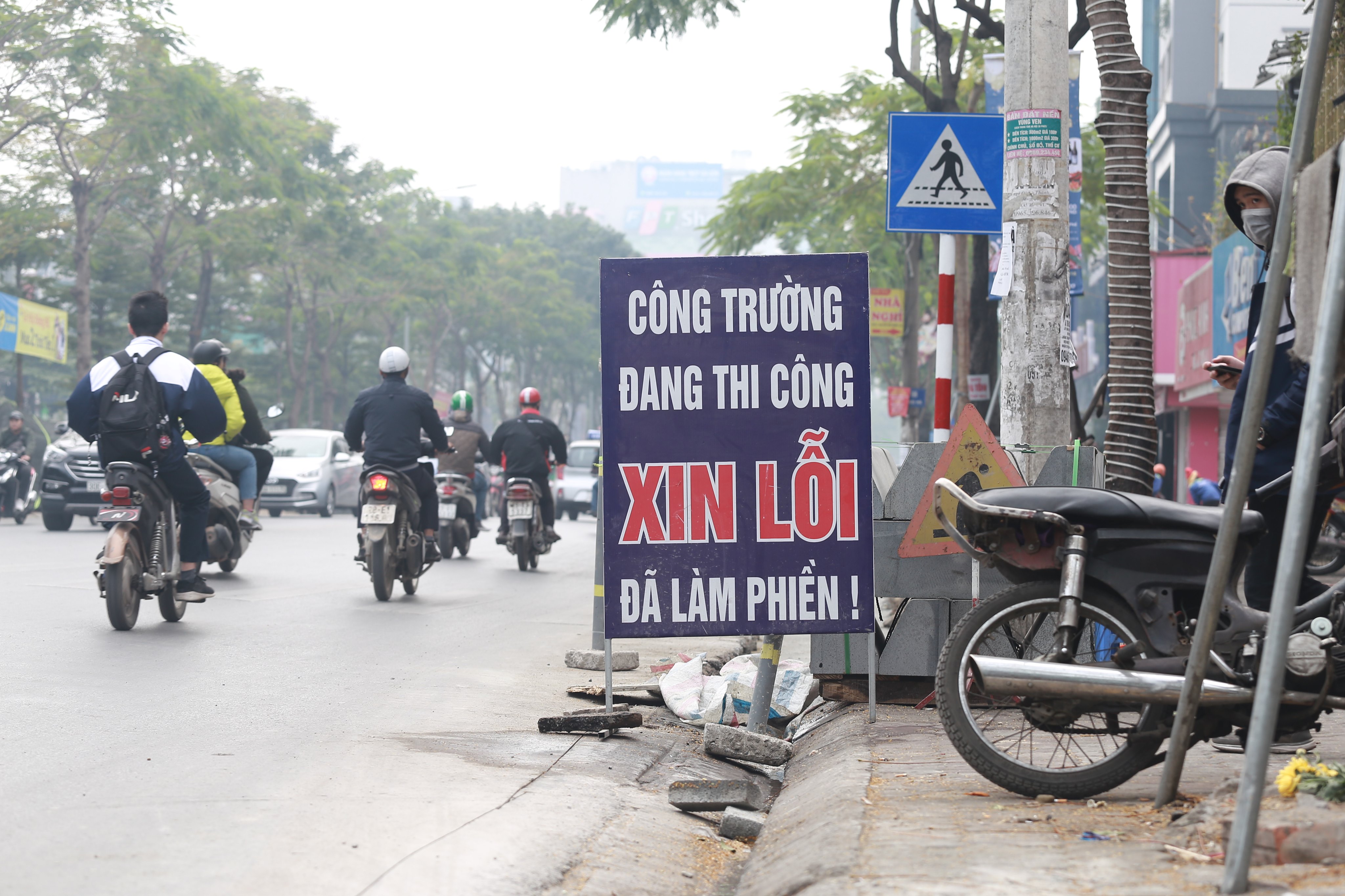 Tin nhanh - Tất bật đào đường, làm vỉa hè ngày cuối năm: Phải chăng để giải ngân vốn? (Hình 5).