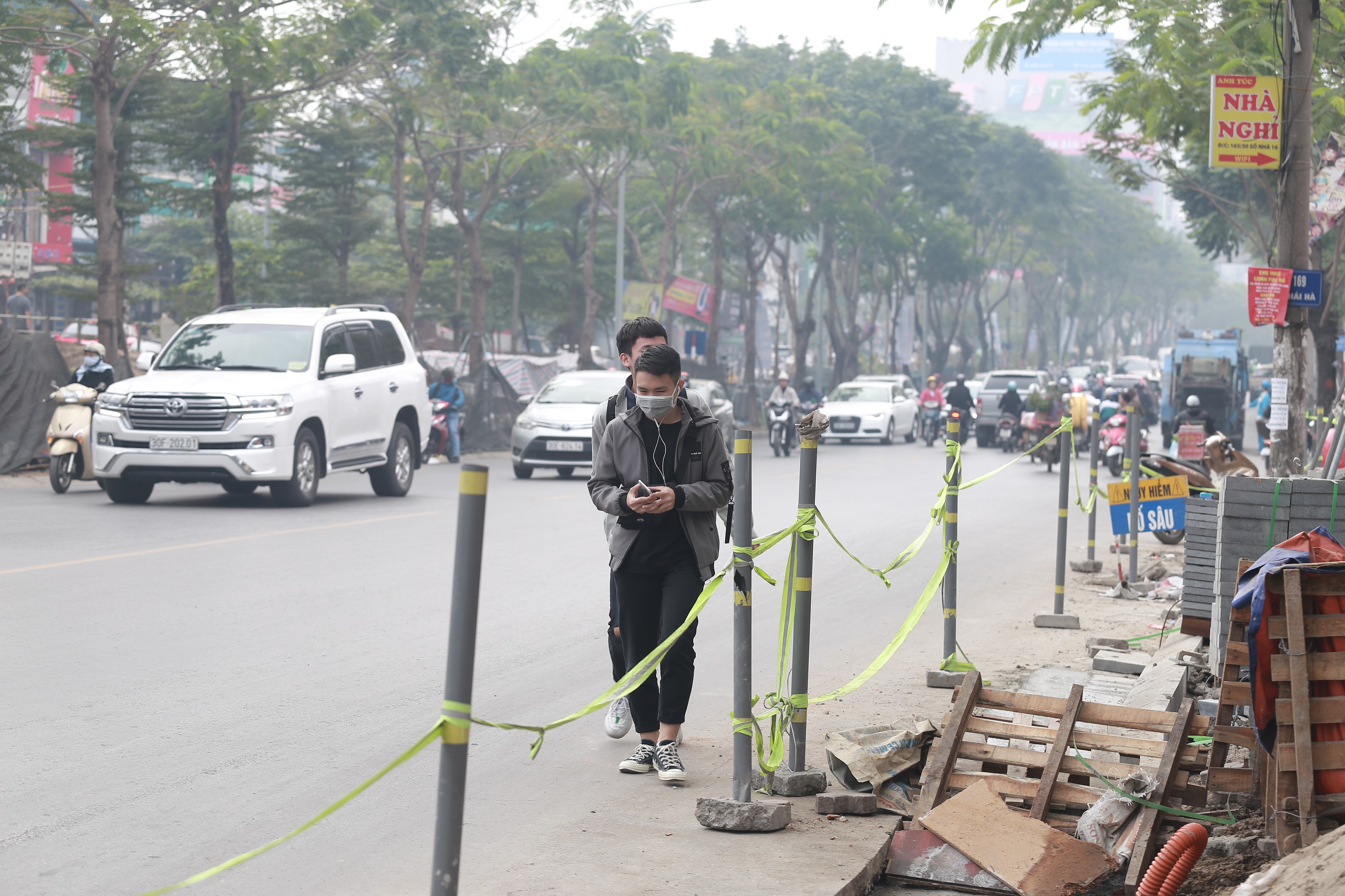 Tin nhanh - Tất bật đào đường, làm vỉa hè ngày cuối năm: Phải chăng để giải ngân vốn? (Hình 2).