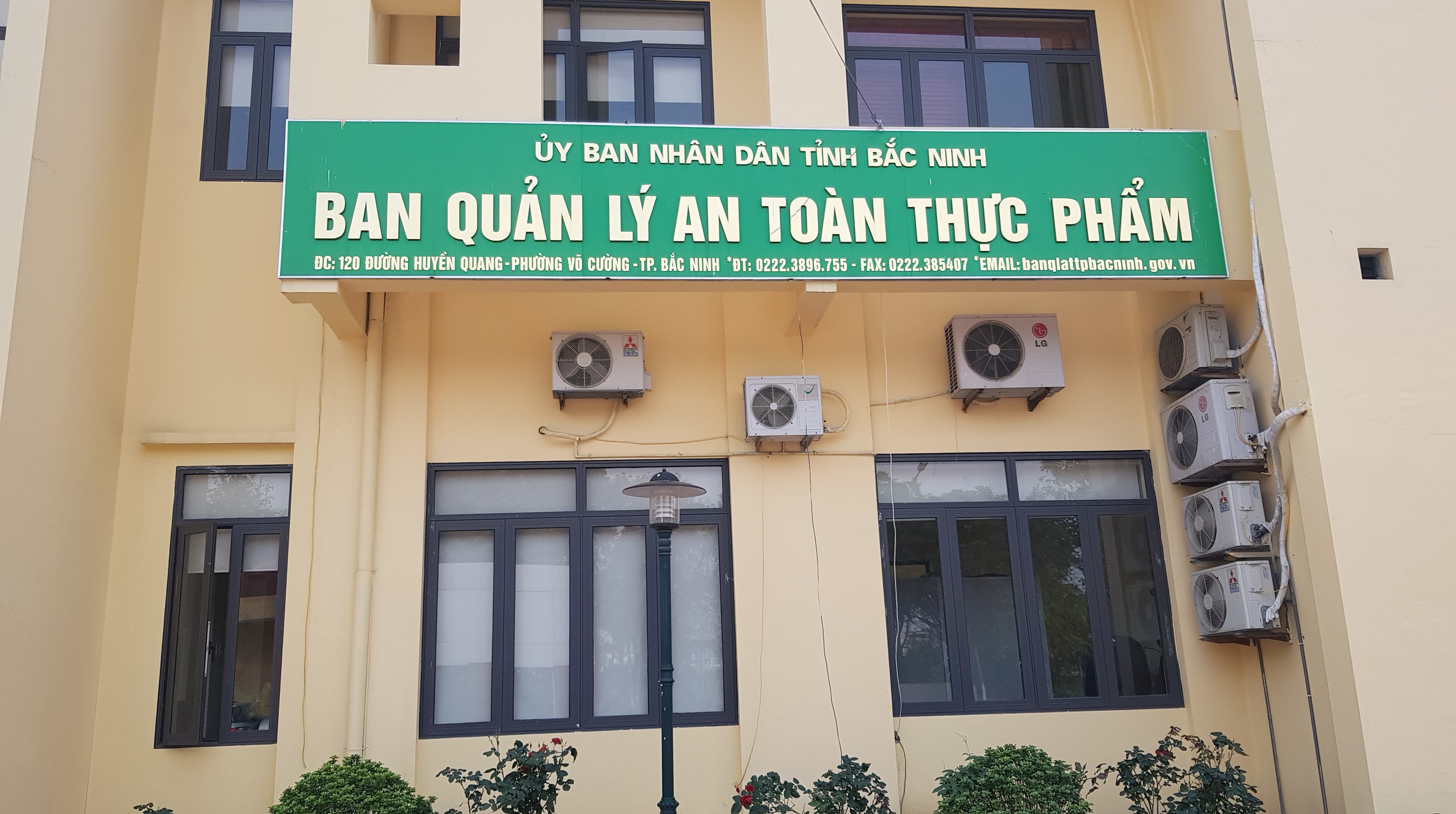 An ninh - Hình sự - Cơ quan chức năng vào cuộc điều tra vụ suất ăn có giòi ở Bắc Ninh (Hình 3).