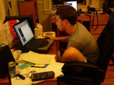 Những bức ảnh 'hiếm thấy, khó tìm' về ông chủ Facebook (Hình 2).