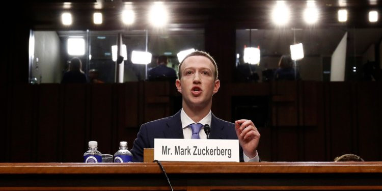 Những bức ảnh 'hiếm thấy, khó tìm' về ông chủ Facebook (Hình 26).