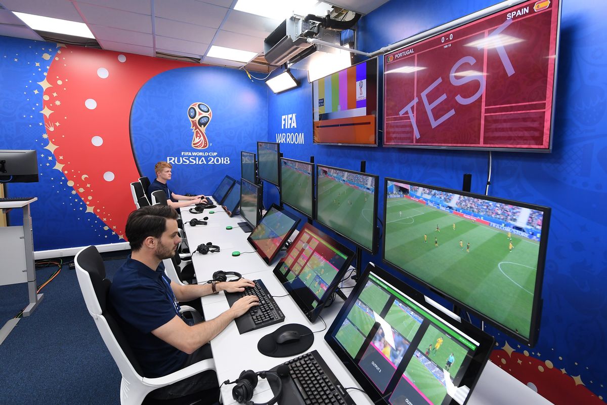 VAR: Khi công nghệ 'đào huyệt' chôn thứ cảm xúc mang tên World Cup