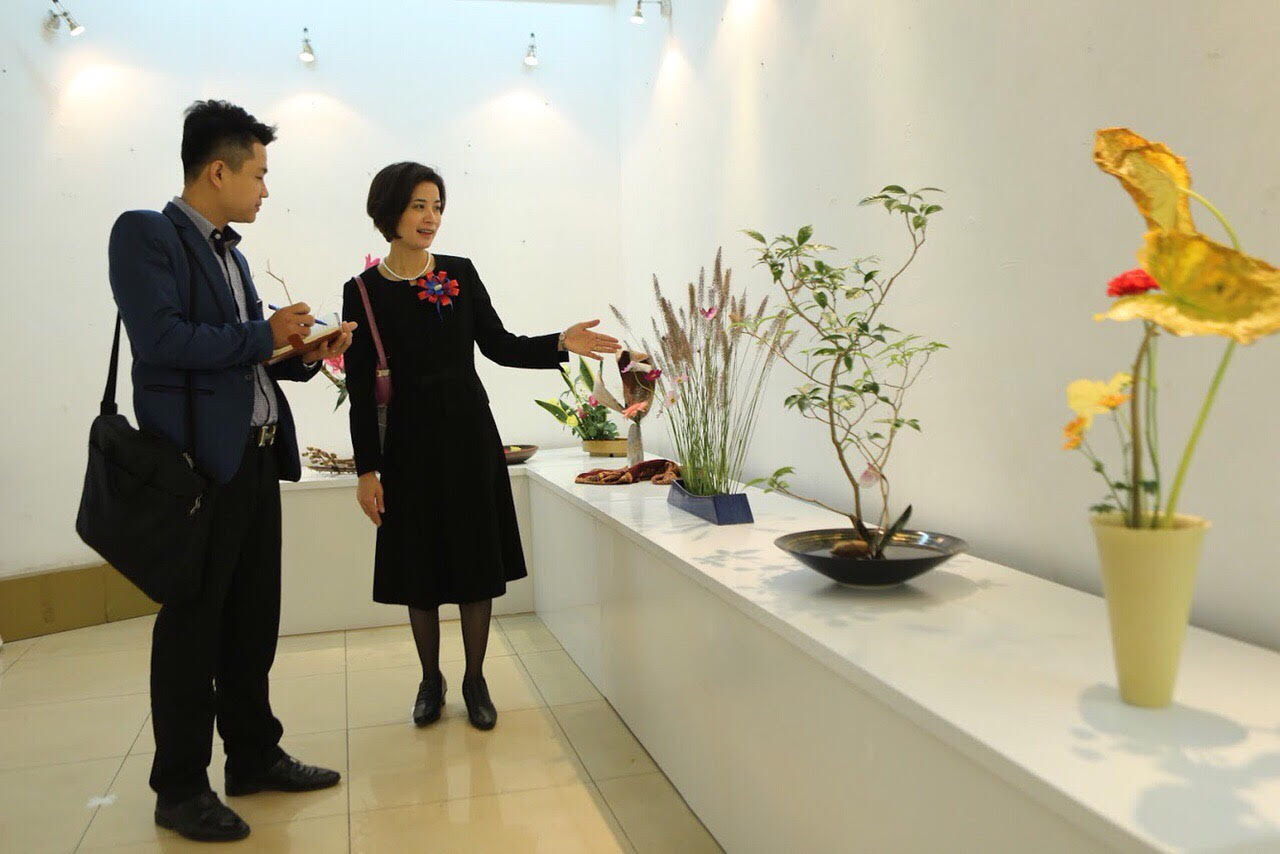 Văn hoá - Lần đầu tiên tại Hà Nội: Triển lãm Nghệ thuật Ikebana của Nguyễn Thanh Tú được ra mắt (Hình 3).