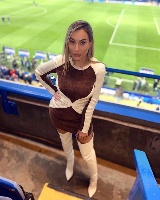 Hậu trường - Người mẫu ảnh n&oacute;ng thừa nhận từng c&oacute; 'mối t&igrave;nh ướt &aacute;t' với sao Chelsea (H&igrave;nh 3).