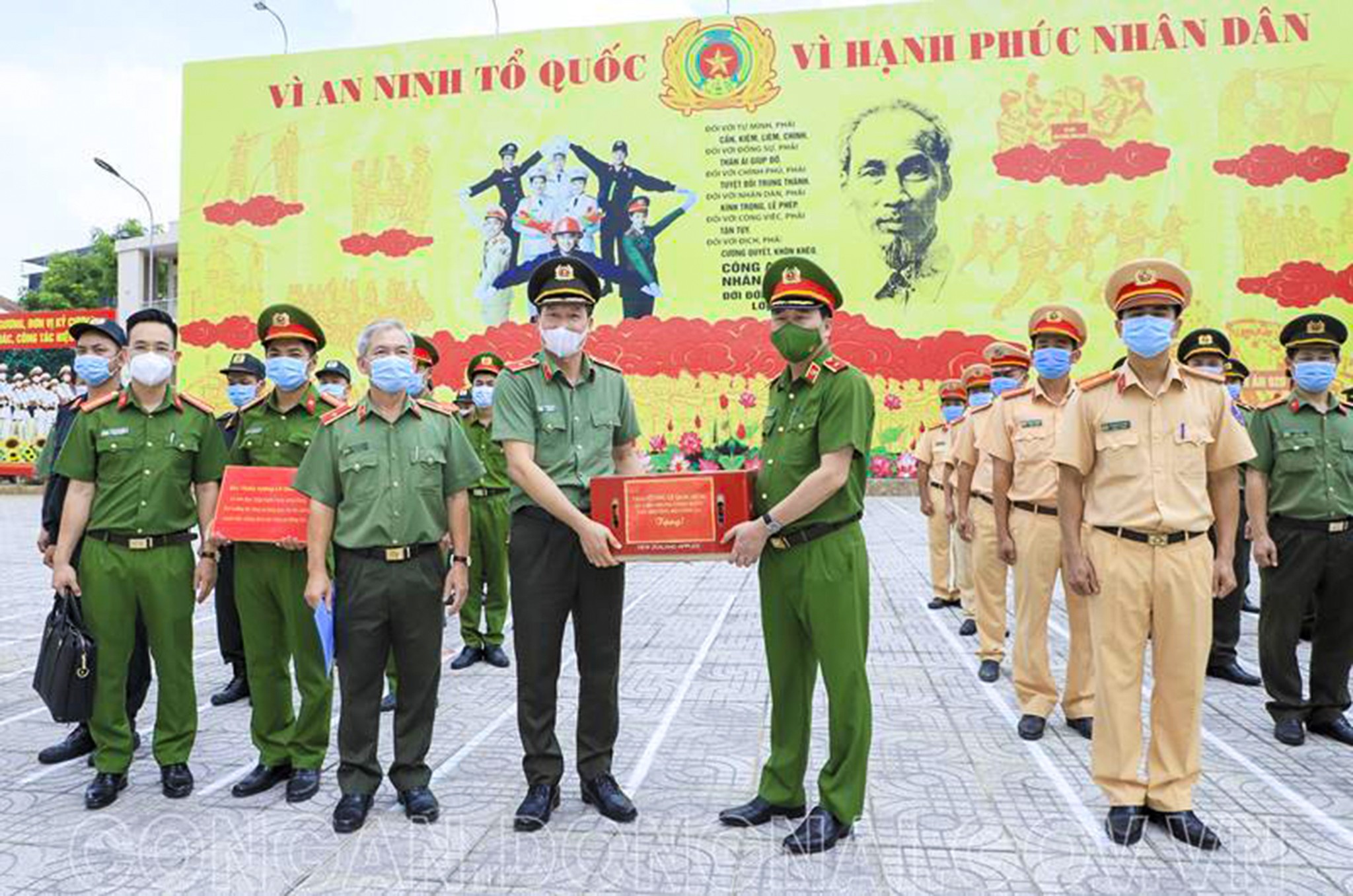 Sự kiện - Đồng Nai: Thứ trưởng Bộ Công an thăm, động viên lực lượng tuyến đầu chống dịch