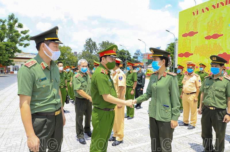 Sự kiện - Đồng Nai: Thứ trưởng Bộ Công an thăm, động viên lực lượng tuyến đầu chống dịch (Hình 2).