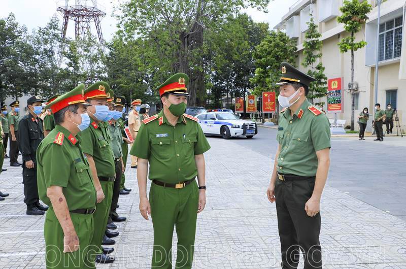 Sự kiện - Đồng Nai: Thứ trưởng Bộ Công an thăm, động viên lực lượng tuyến đầu chống dịch (Hình 3).