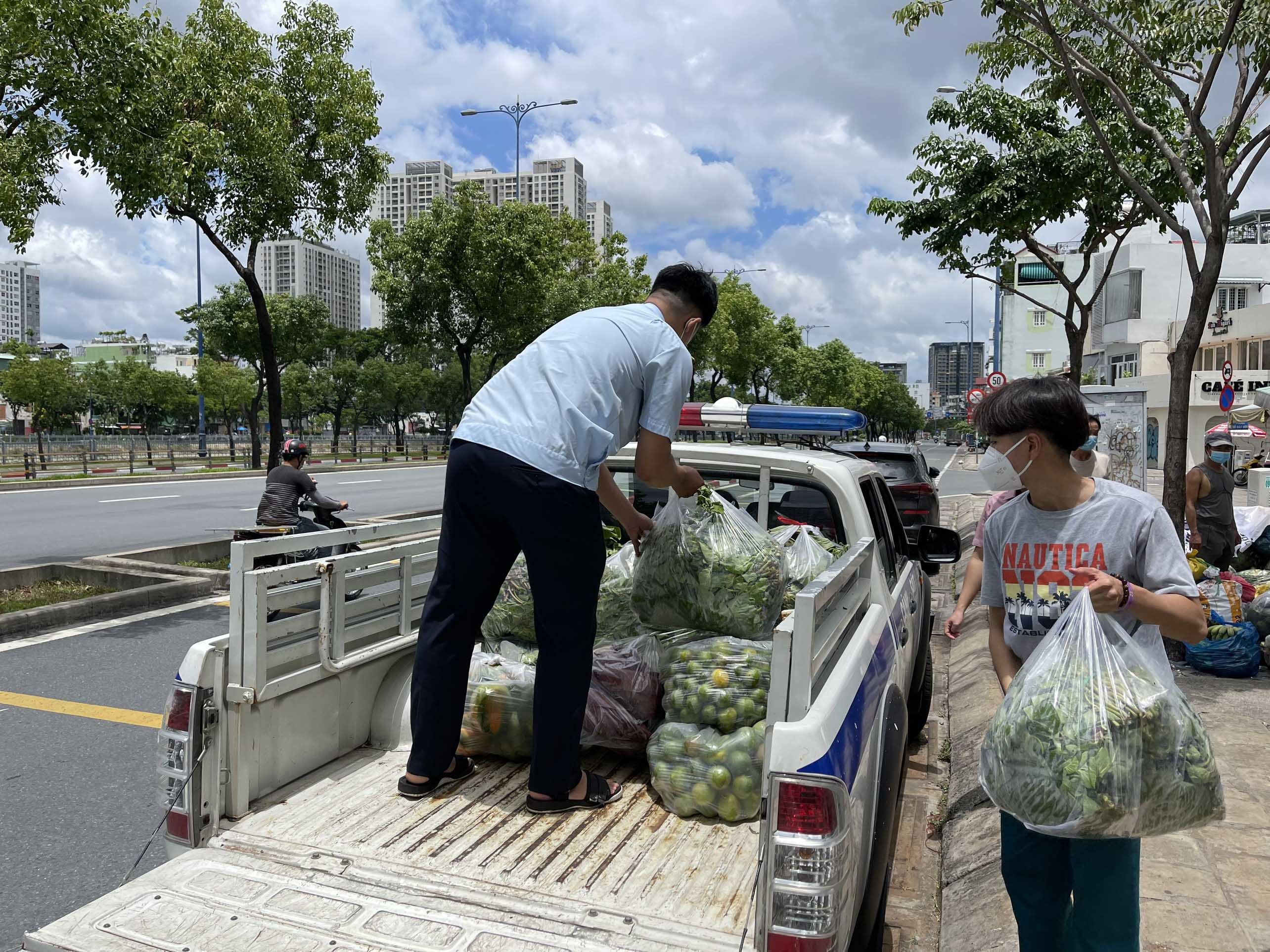 Dân sinh - Chàng trai thiện nguyện và hành động “chôm“ đồ tặng chị lao công (Hình 9).