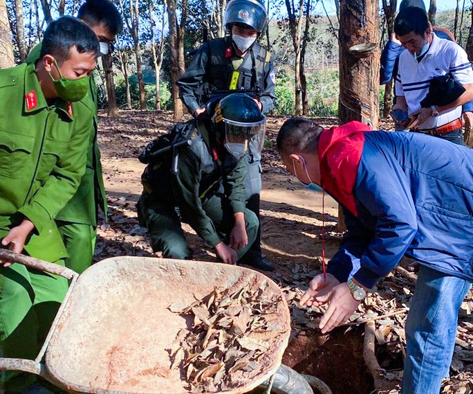 An ninh - Hình sự - Kon Tum: Công an đột kích điểm khai thác vàng trong vườn cao su (Hình 2).