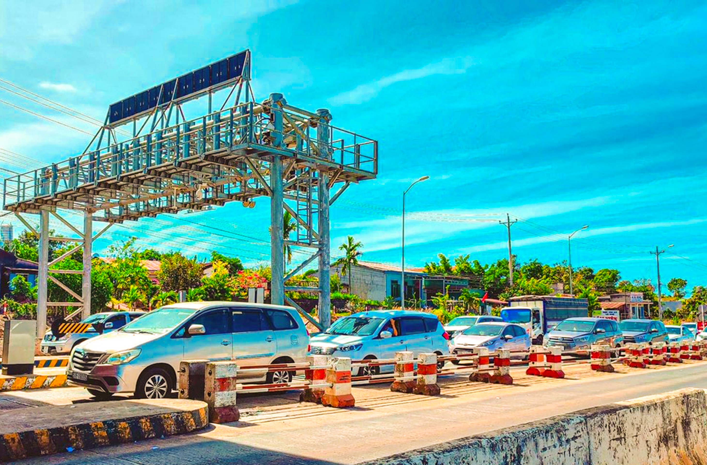 Dân sinh - Lâm Đồng: Du khách nườm nượp đổ về Tp.Đà Lạt dịp Tết Nguyên Đán 2022 (Hình 4).