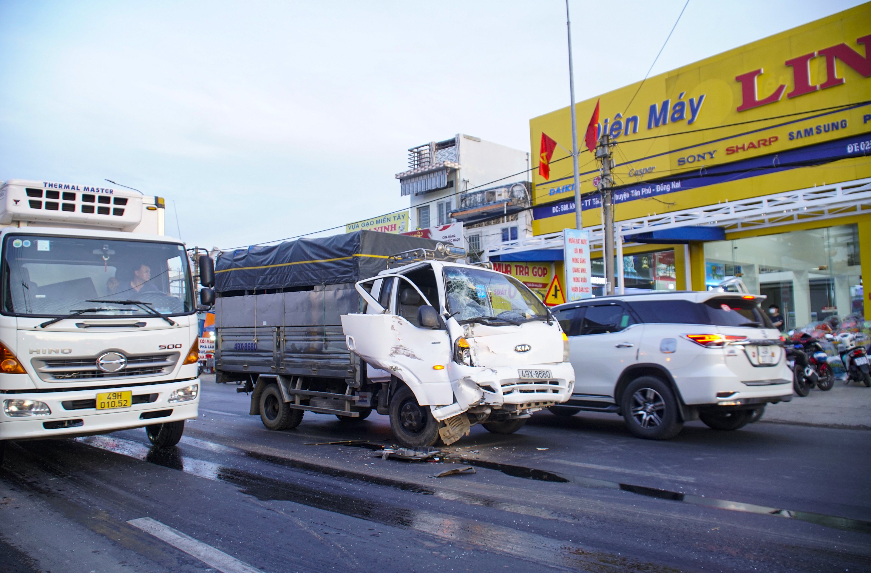 Dân sinh - Muôn kiểu vượt ẩu của những 'hung thần' trên Quốc lộ 20 (Hình 9).