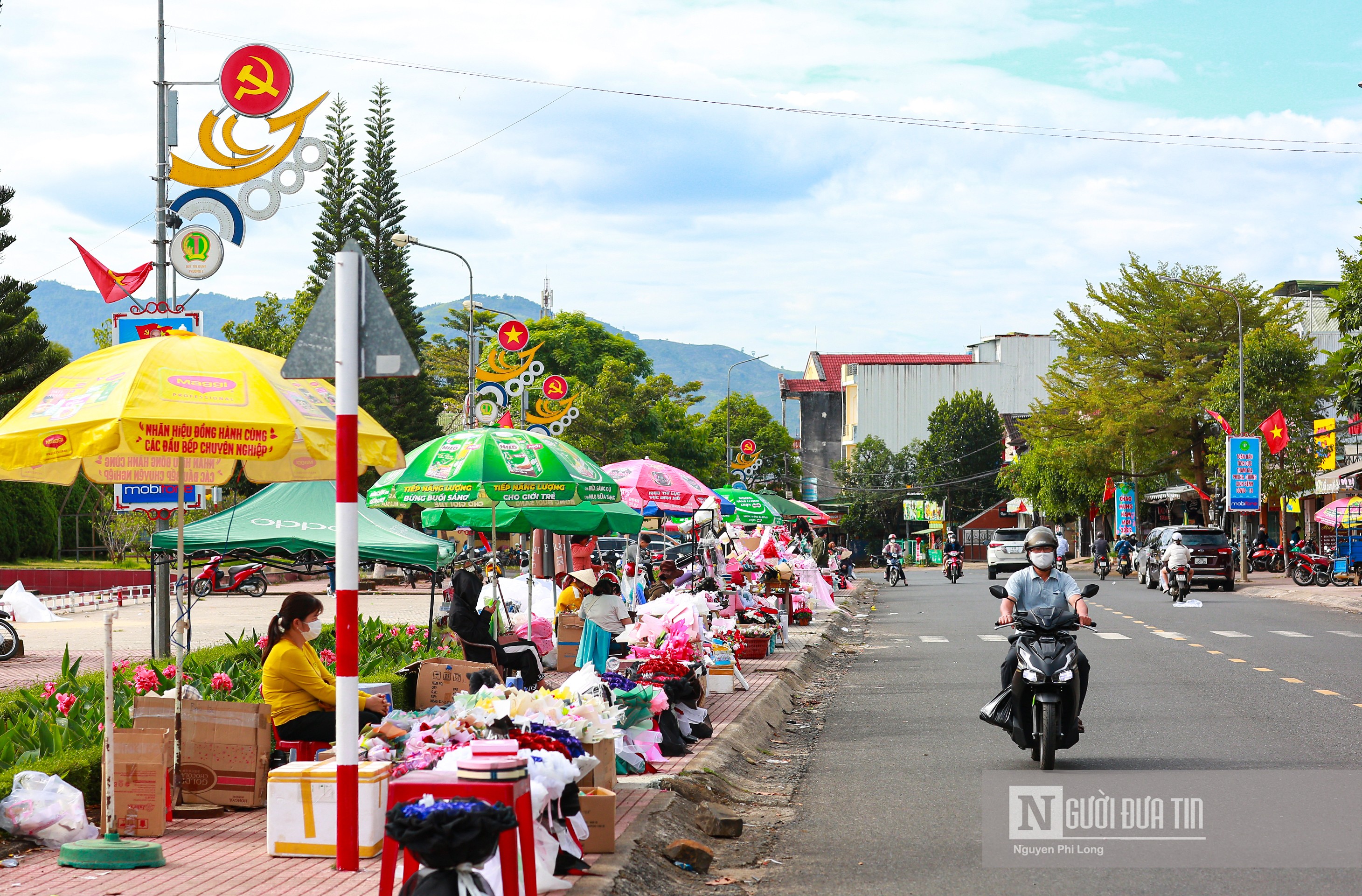 Dân sinh - Lâm Đồng: Những con phố rực rỡ sắc màu trong ngày Lễ tình nhân (Hình 5).