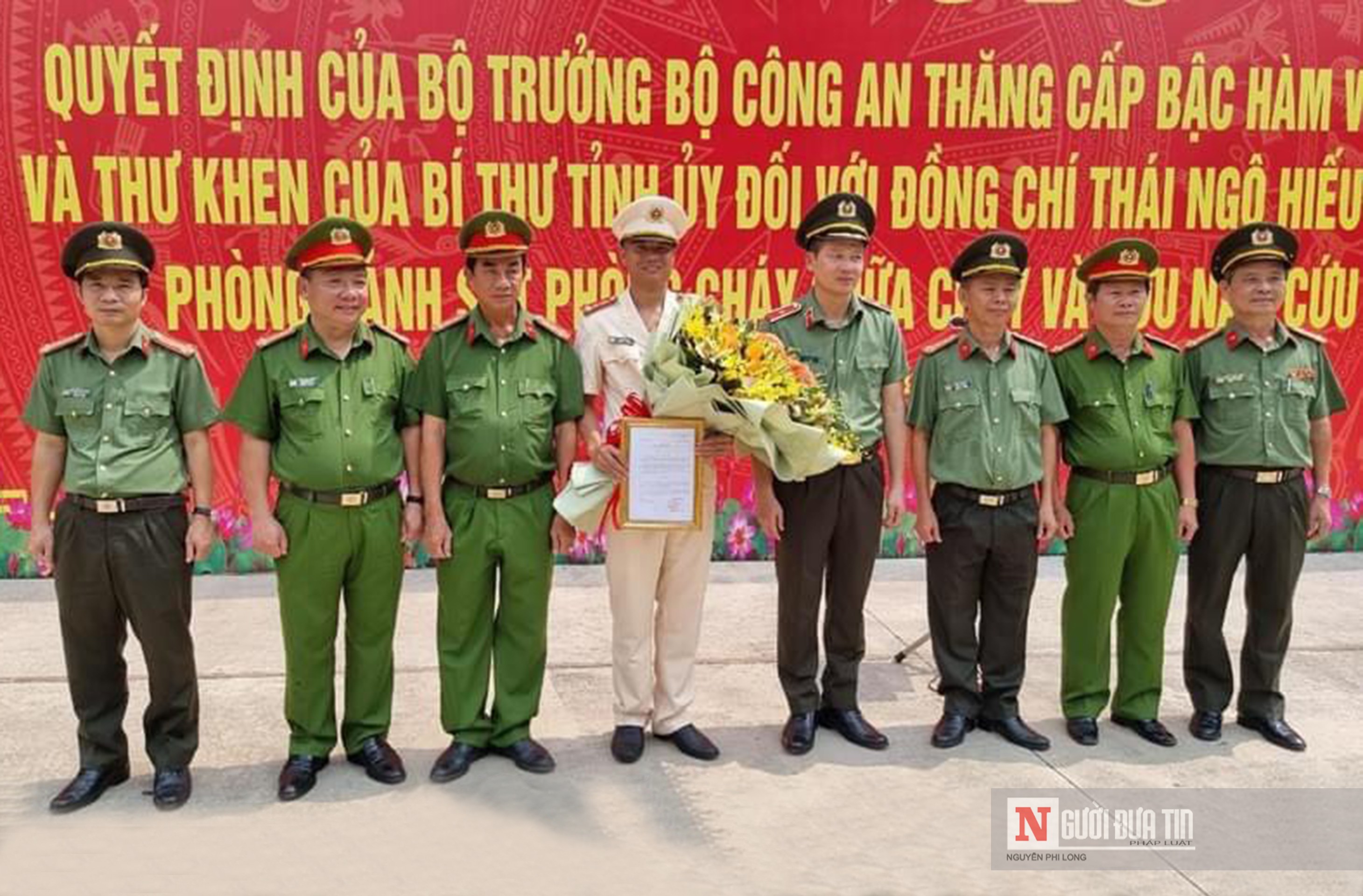 Sự kiện - Đại úy Thái Ngô Hiếu nhận “Huy hiệu tuổi trẻ dũng cảm” của Trung ương Đoàn 