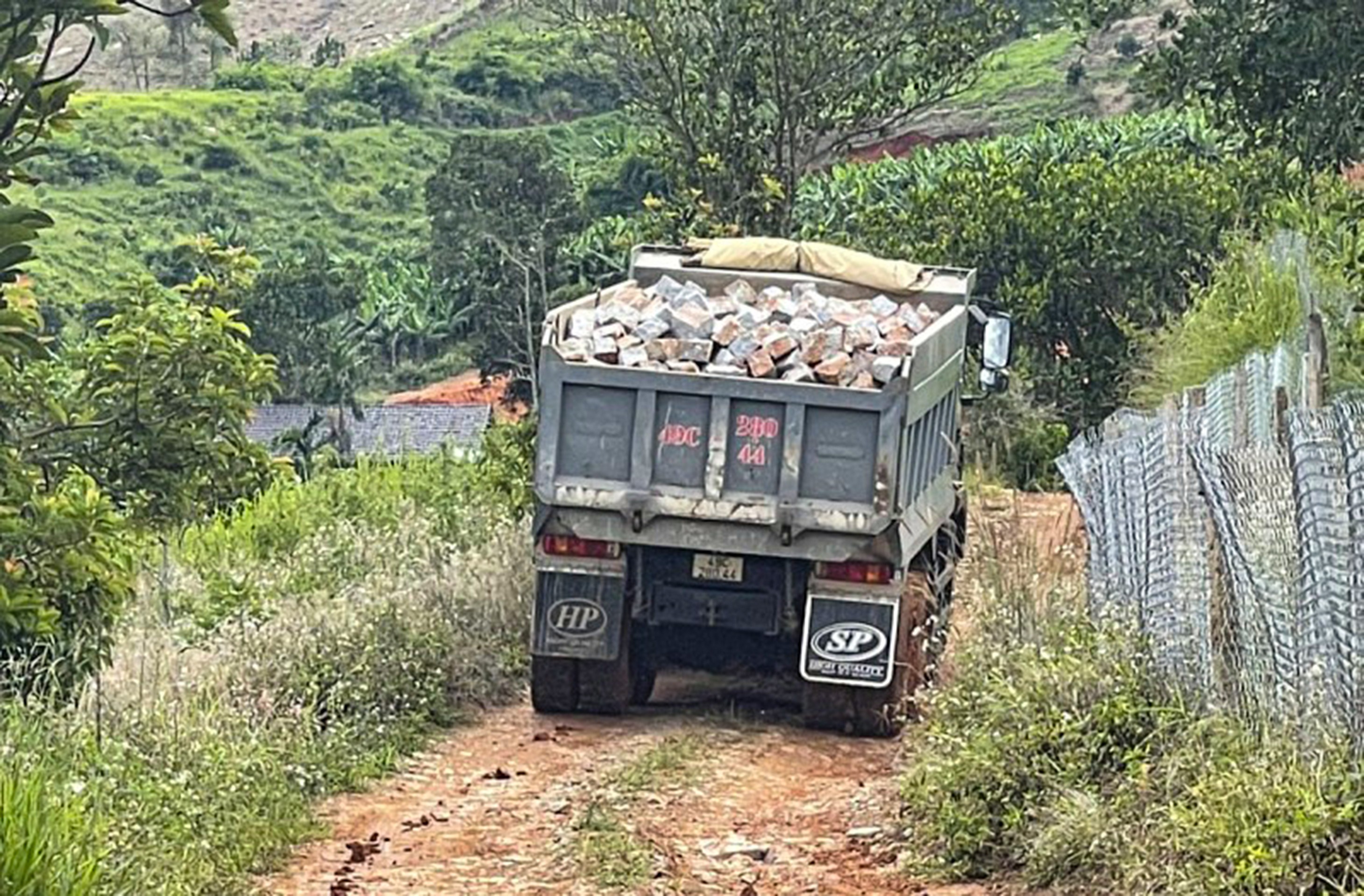 Môi trường - Lâm Đồng: Khai thác đá trái phép xuất hiện nhiều nơi trên địa bàn xã Phi Tô (Hình 2).