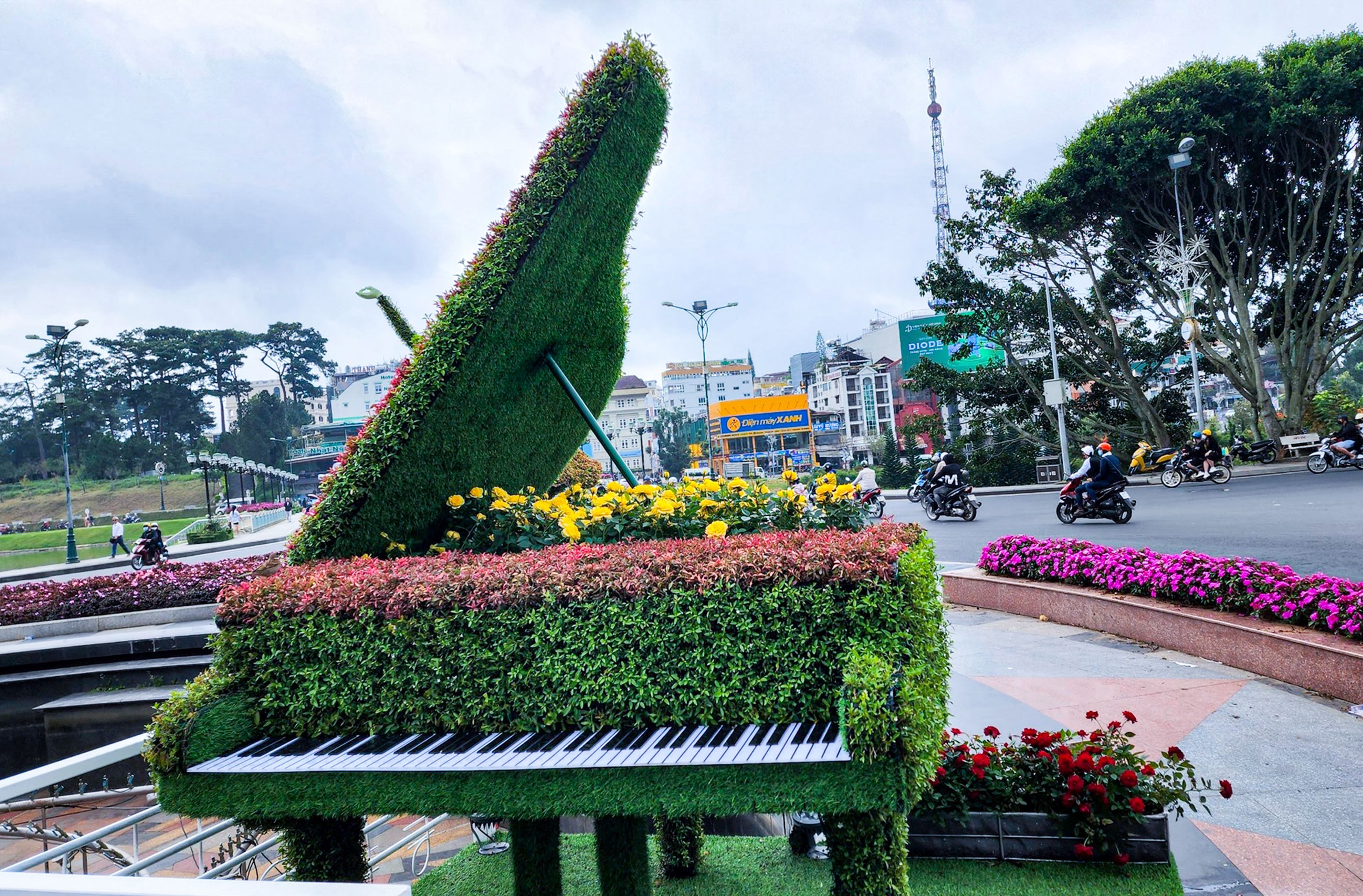 Văn hoá - Dàn nghệ sĩ nổi tiếng biểu diễn khai mạc Festival hoa Đà Lạt 2022 (Hình 2).