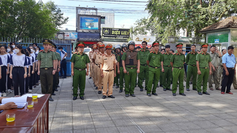 Sự kiện - Lâm Đồng: Ra quân tấn công trấn áp tội phạm dịp Festival Hoa Đà Lạt 2022 (Hình 13).