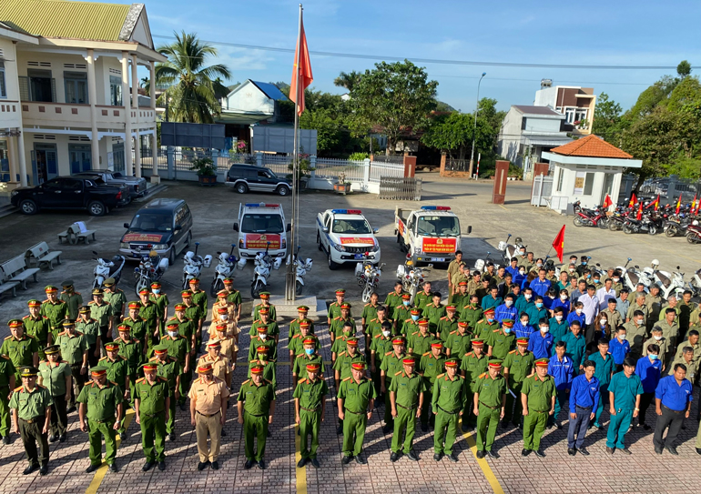 Sự kiện - Lâm Đồng: Ra quân tấn công trấn áp tội phạm dịp Festival Hoa Đà Lạt 2022 (Hình 11).