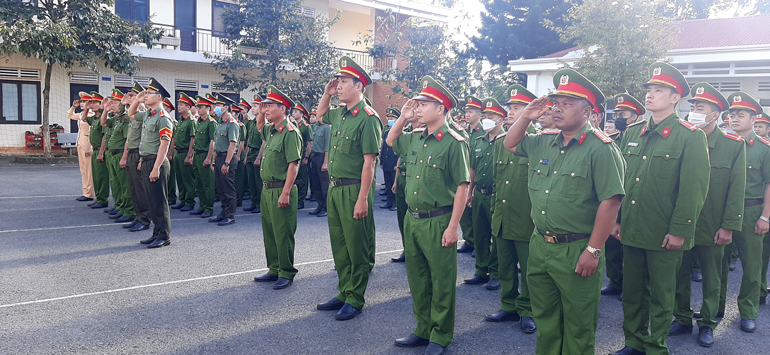 Sự kiện - Lâm Đồng: Ra quân tấn công trấn áp tội phạm dịp Festival Hoa Đà Lạt 2022 (Hình 10).