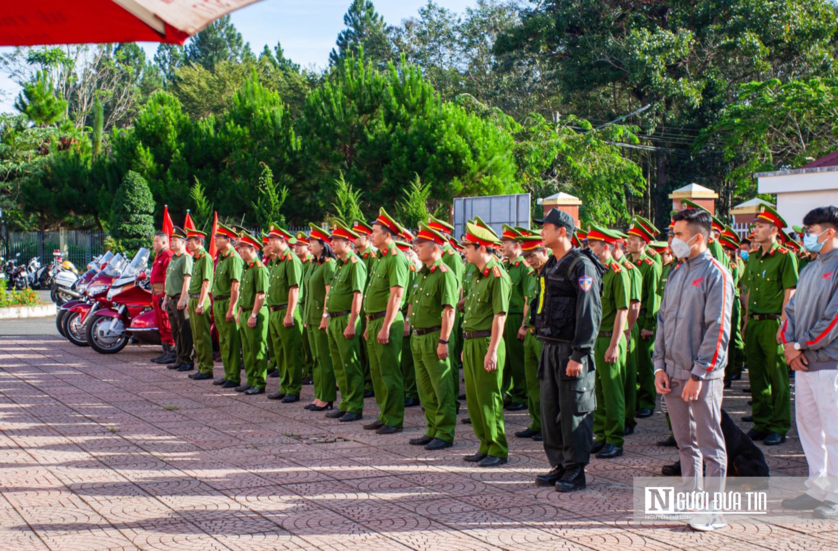 Sự kiện - Lâm Đồng: Ra quân tấn công trấn áp tội phạm dịp Festival Hoa Đà Lạt 2022 (Hình 4).