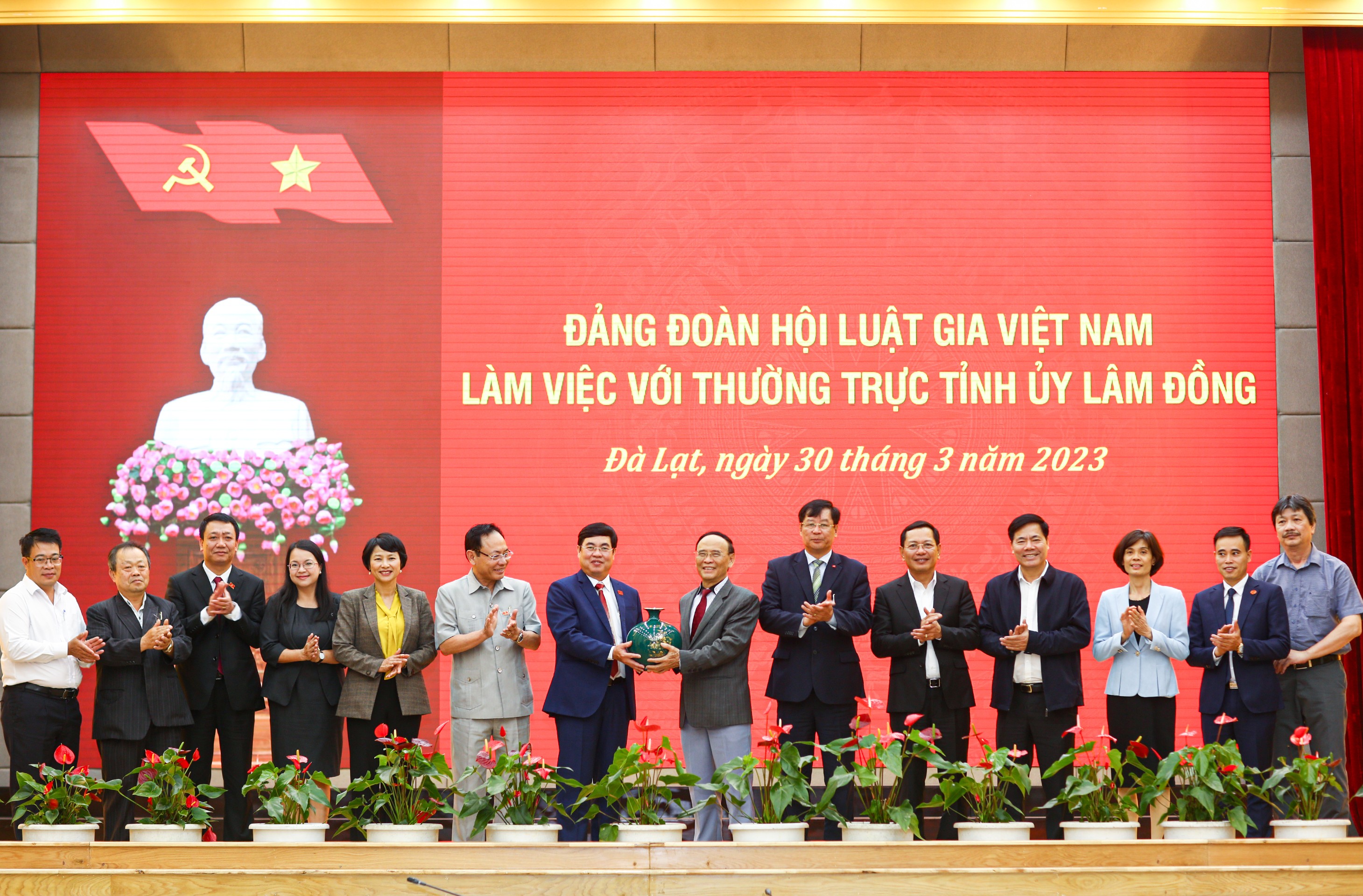 Sự kiện - Hội Luật gia Việt Nam làm việc với Thường trực Tỉnh ủy Lâm Đồng (Hình 24).