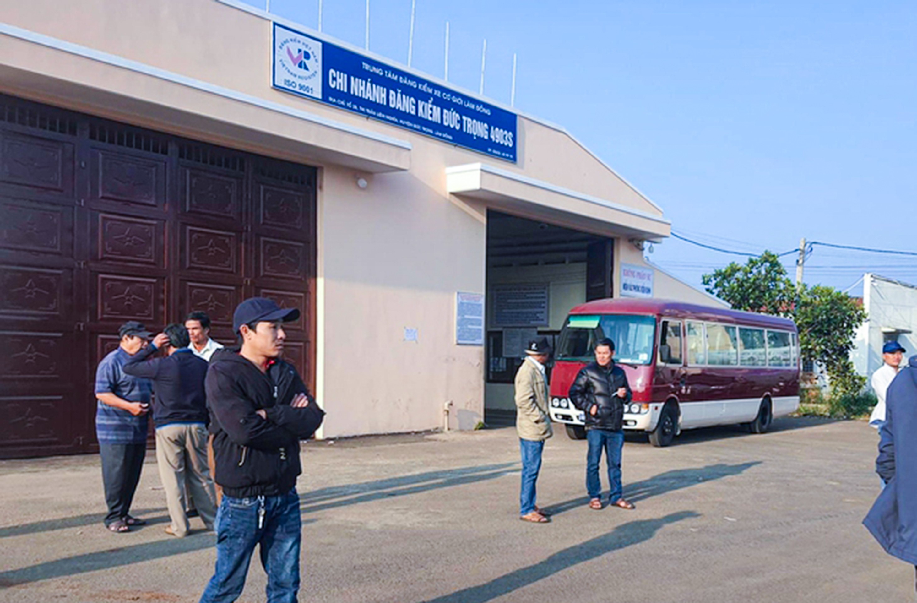An ninh - H&igrave;nh sự - Kh&aacute;m x&eacute;t 3 trung t&acirc;m đăng kiểm xe cơ giới tại tỉnh L&acirc;m Đồng (H&igrave;nh 2).