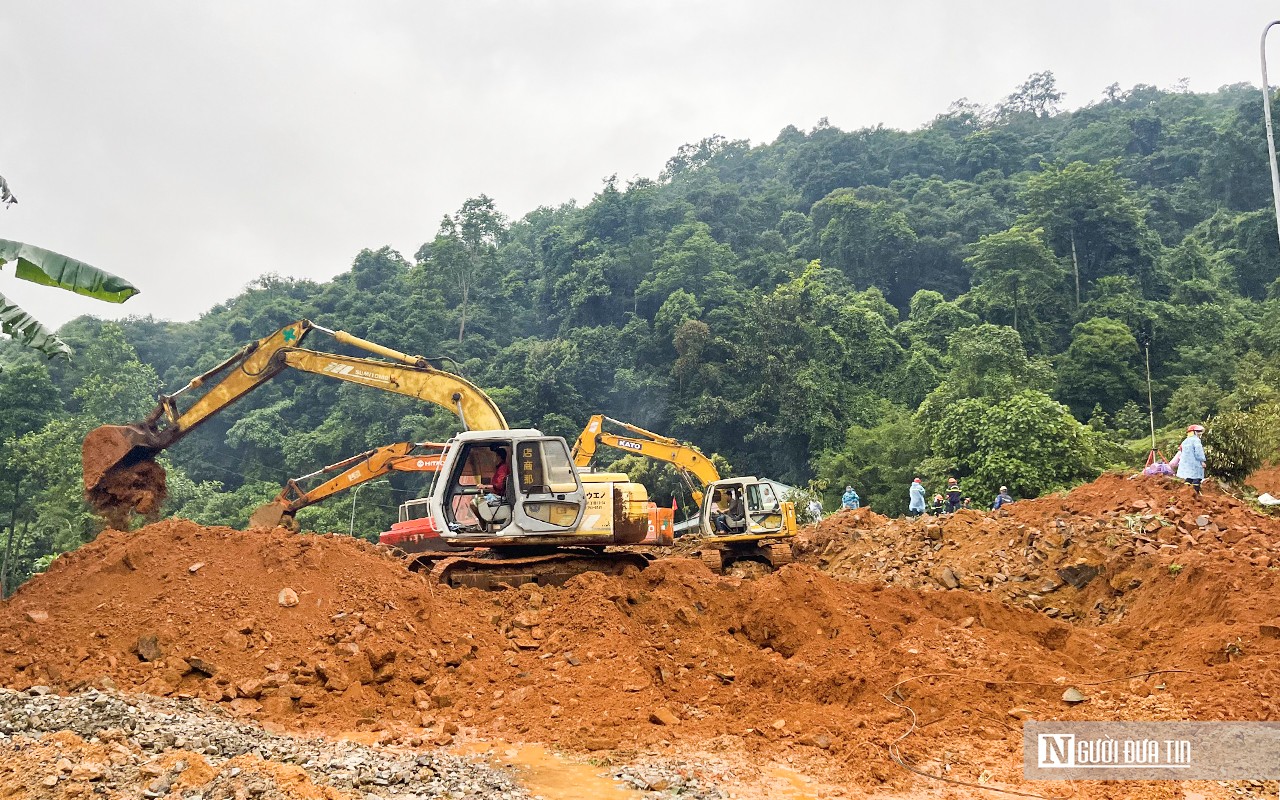 Dân sinh - Lâm Đồng: Mưa lớn gây sạt lở, chốt CSGT trên đèo Bảo Lộc bị vùi lấp (Hình 3).