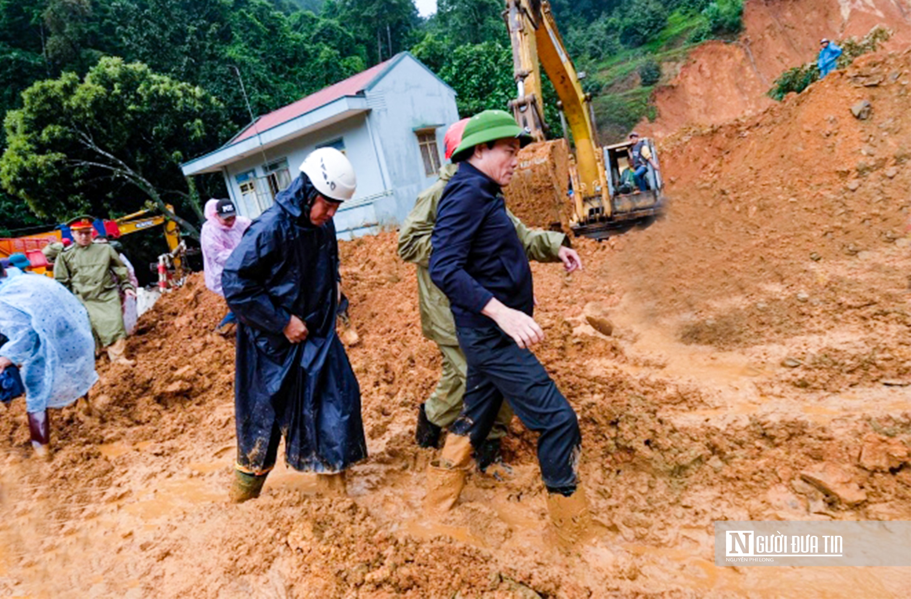 Dân sinh - Sạt lở tại Lâm Đồng: Phó Thủ tướng Trần Lưu Quang đến hiện trường kiểm tra, chỉ đạo khắc phục hậu quả (Hình 10).