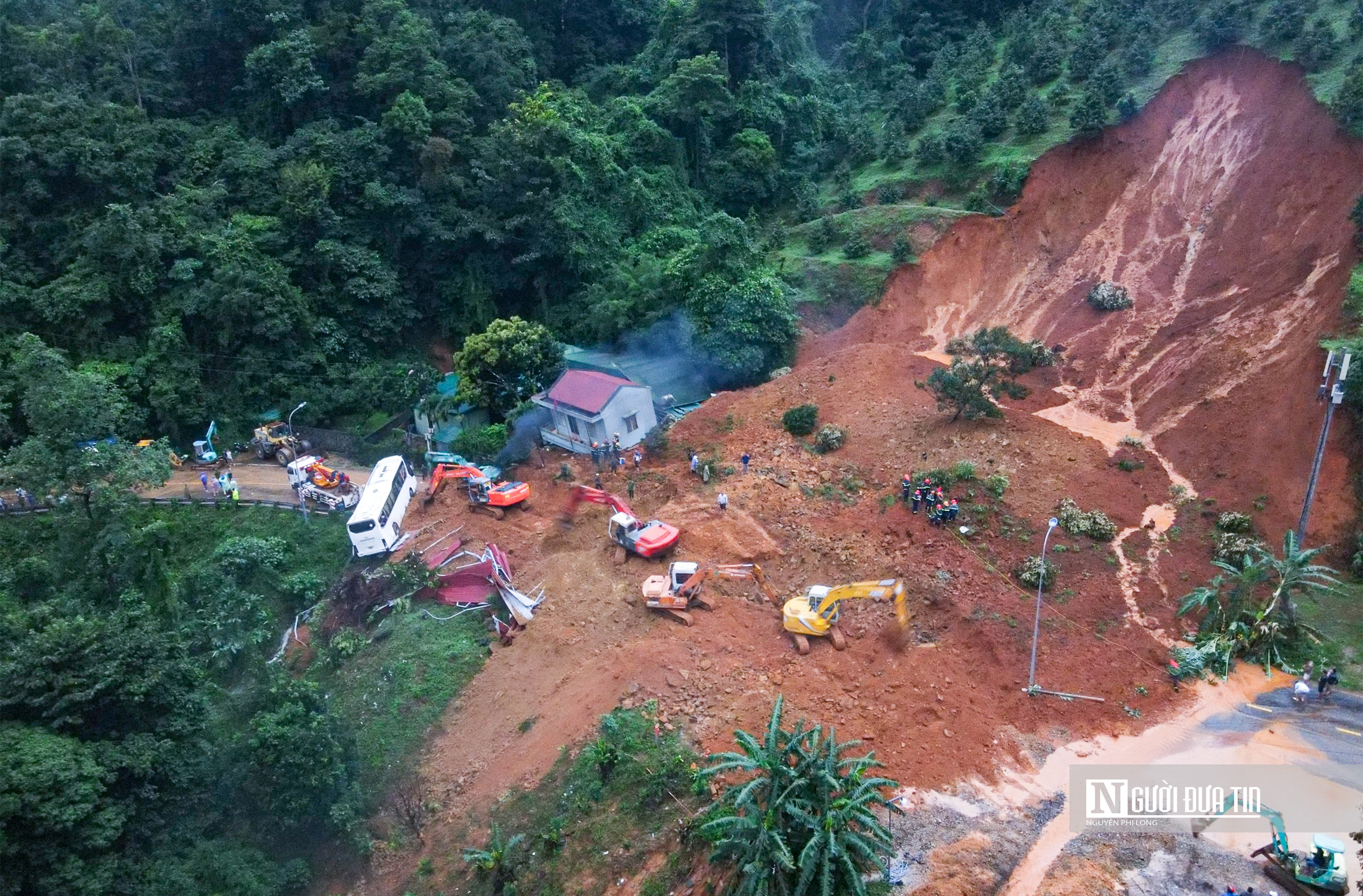 Dân sinh - Sạt lở tại Lâm Đồng: Phó Thủ tướng Trần Lưu Quang đến hiện trường kiểm tra, chỉ đạo khắc phục hậu quả